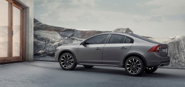 Volvo S60 Cross Country photo 2