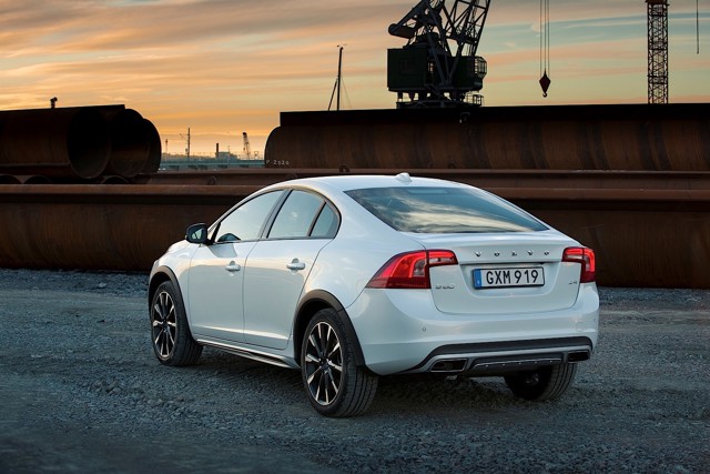 Volvo S60 Cross Country photo 3