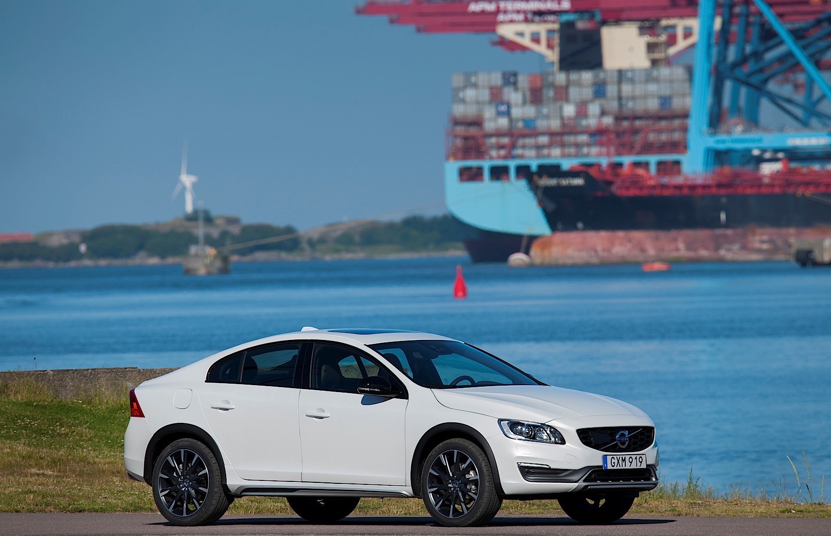Volvo S60 Cross Country photo 5