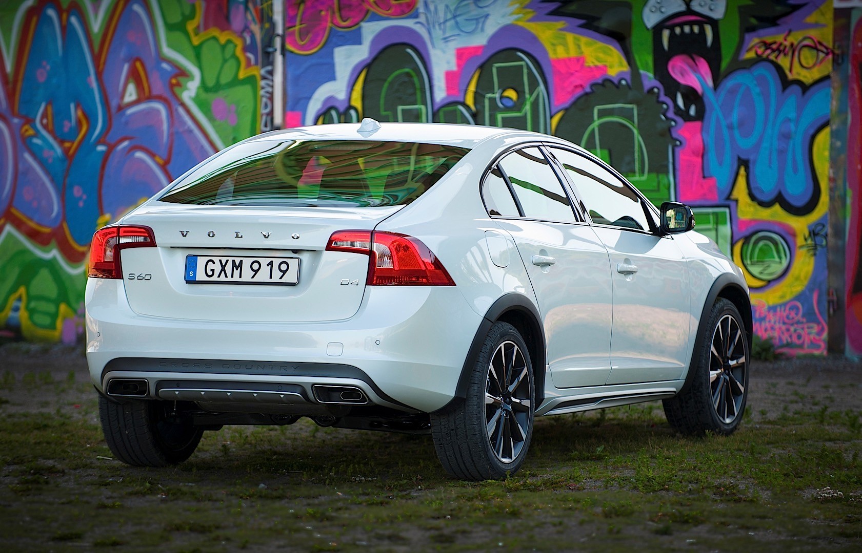 Volvo S60 Cross Country photo 6