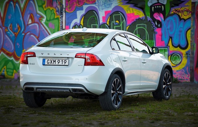 Volvo S60 Cross Country photo 6