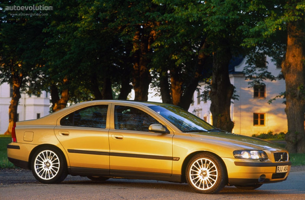 Volvo S60 photo 2