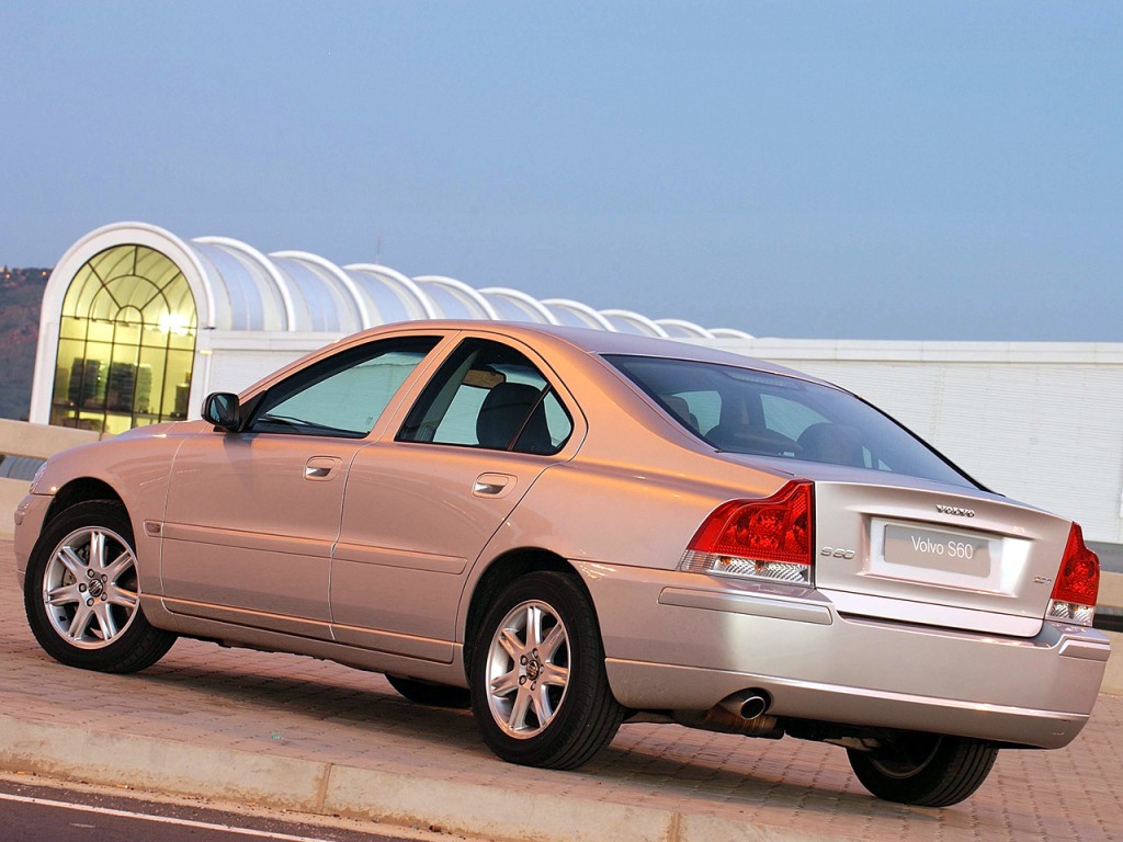 Volvo S60 photo 19