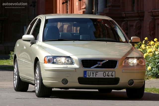 Volvo S60 photo 1