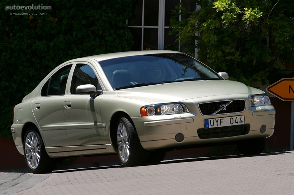 Volvo S60 photo 2