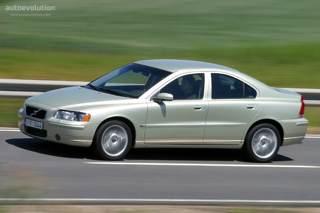 Volvo S60 photo 3
