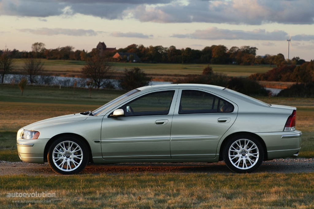 Volvo S60 photo 4