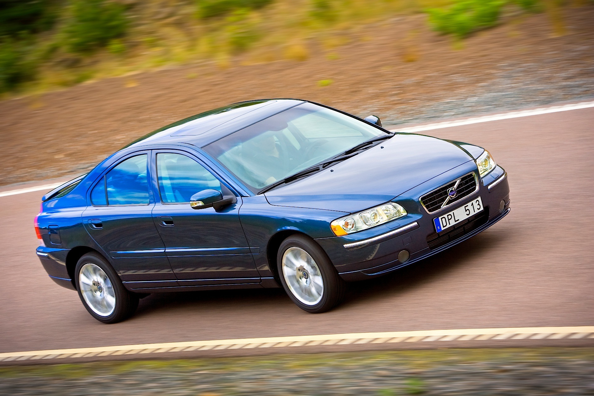 Volvo S60 photo 2