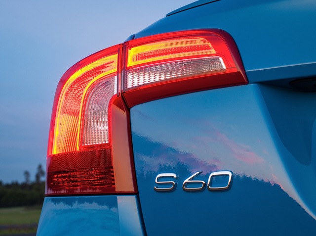 Volvo S60 photo 18