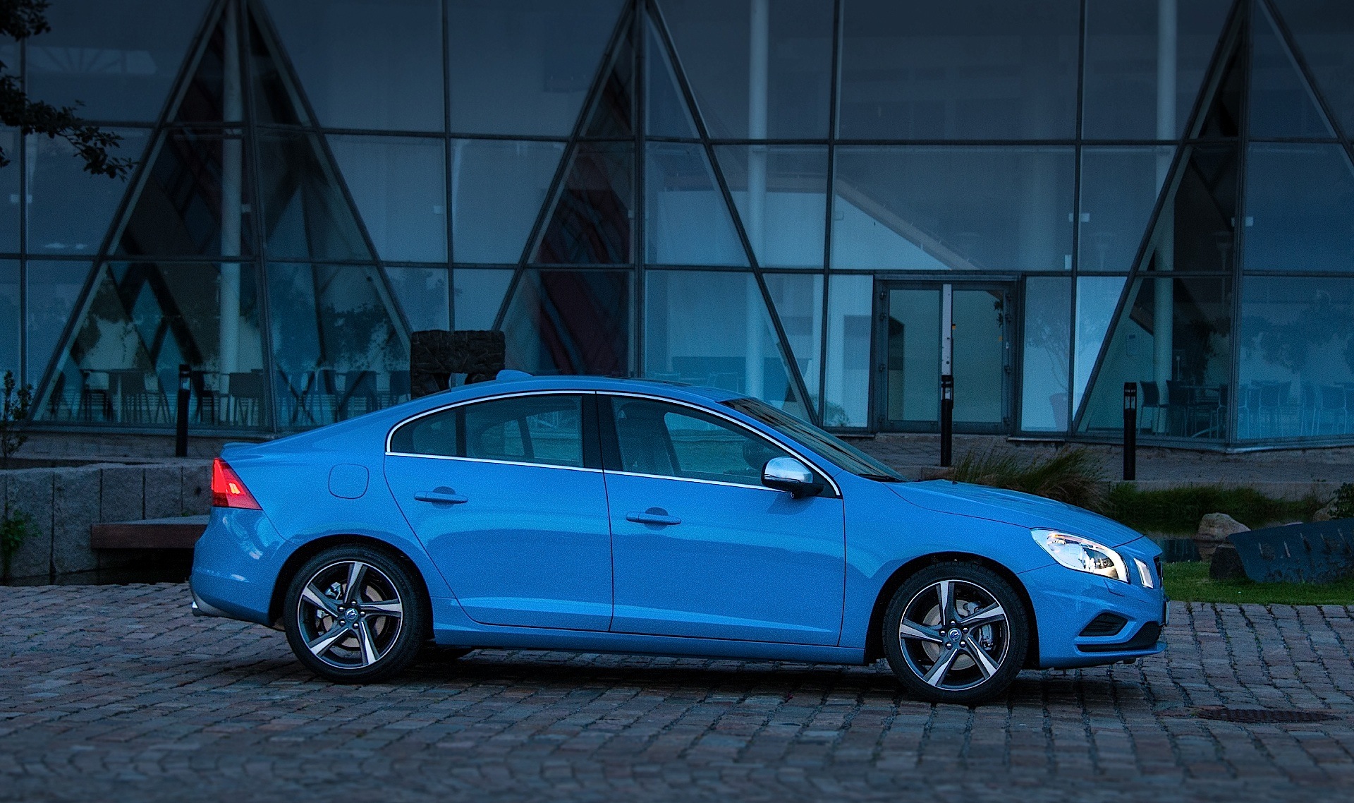 Volvo S60 photo 28