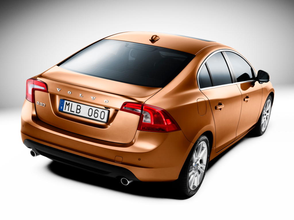 Volvo S60 photo 2