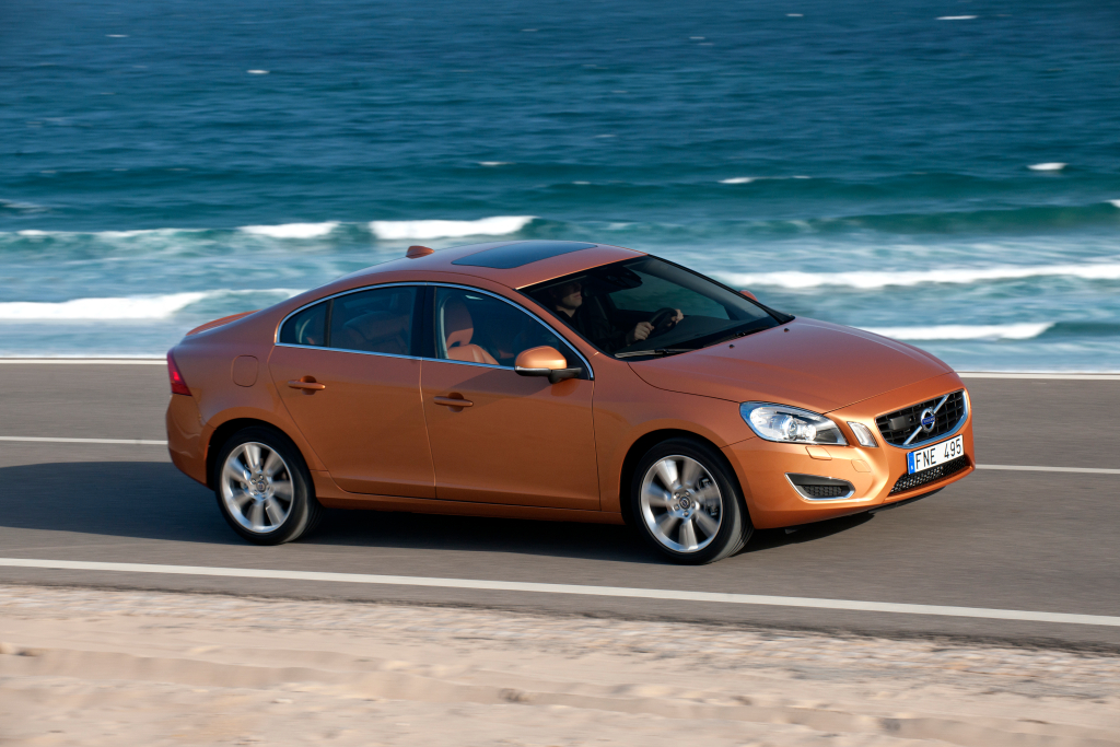 Volvo S60 photo 8