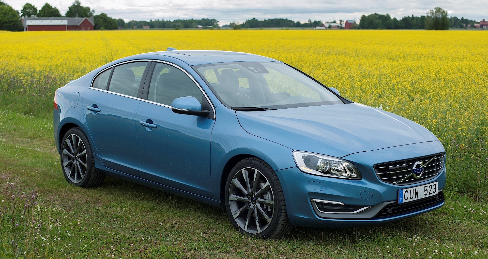Volvo S60 photo 29