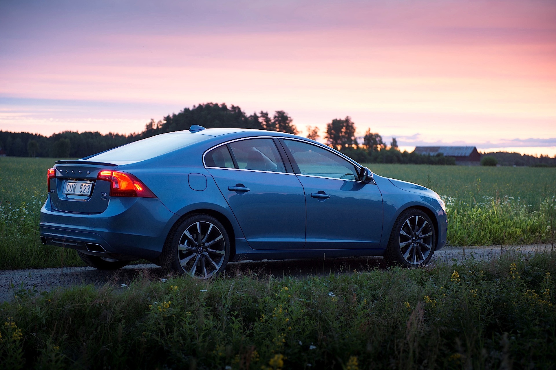 Volvo S60 photo 30