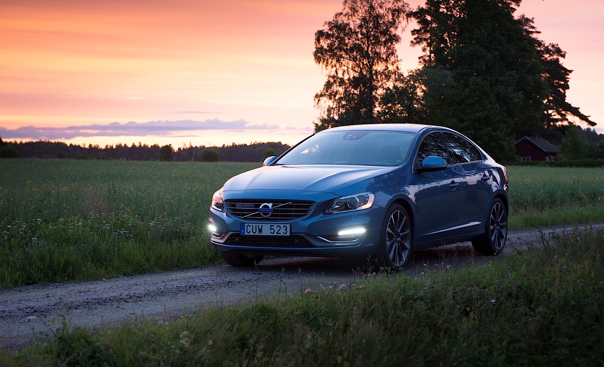 Volvo S60 photo 31