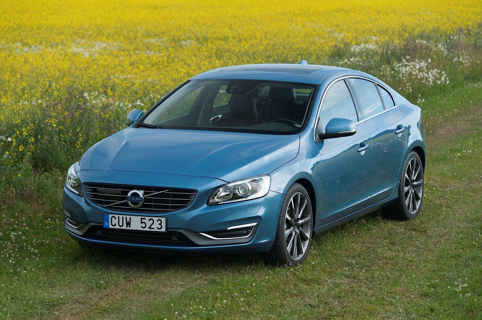 Volvo S60 photo 37