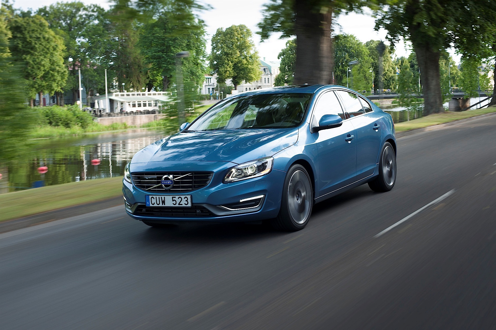 Volvo S60 photo 39