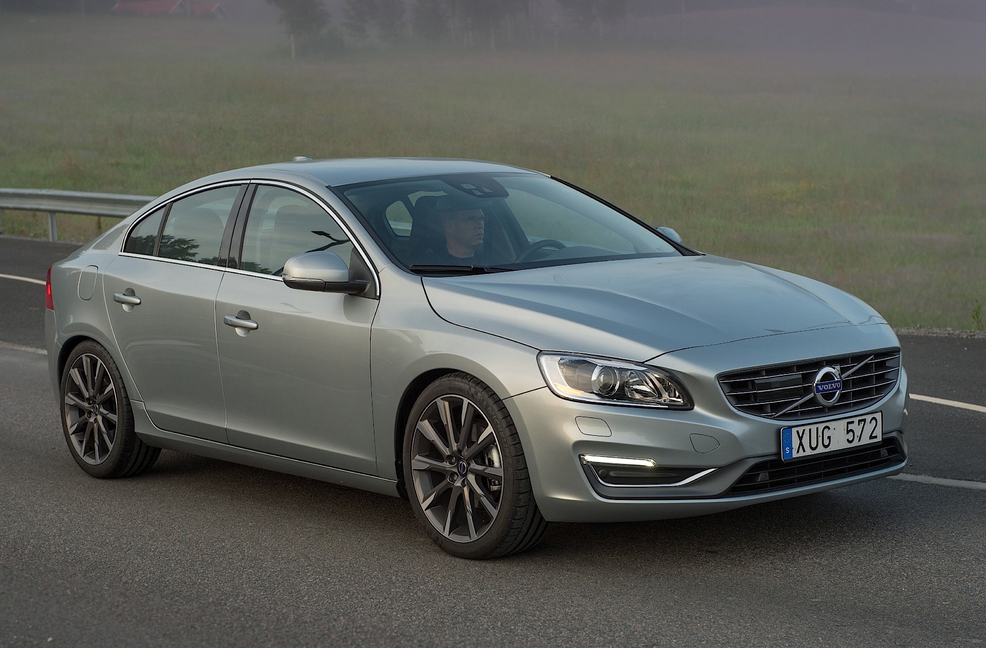 Volvo S60 photo 9