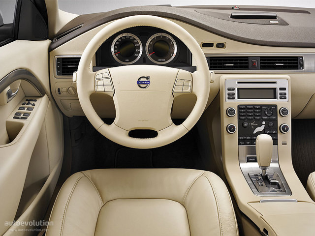 Volvo S80 photo 24