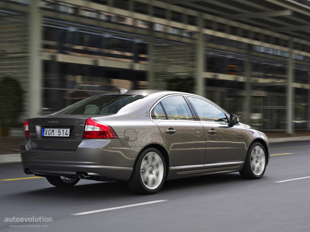 Volvo S80 photo 1