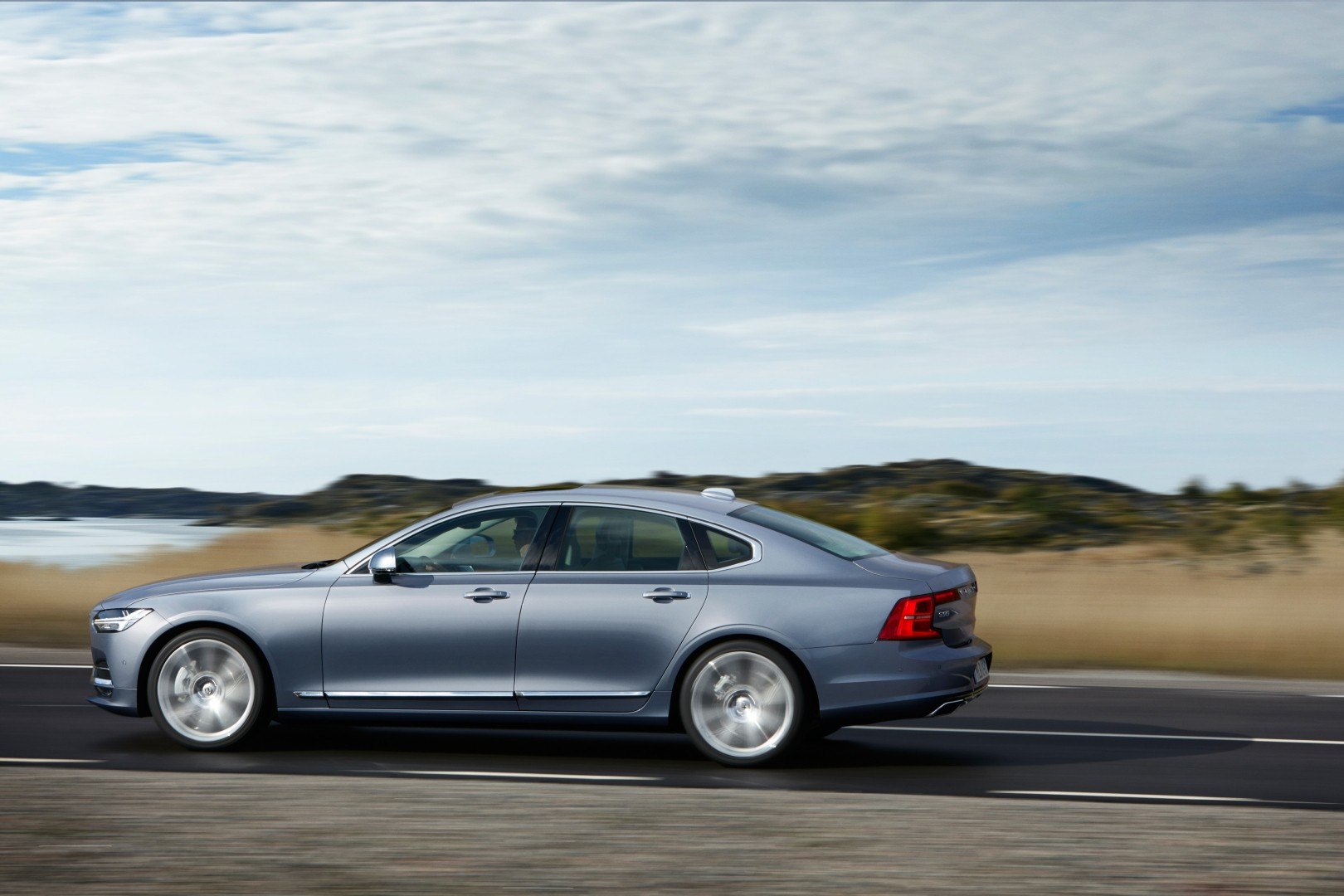 Volvo S90 photo 14