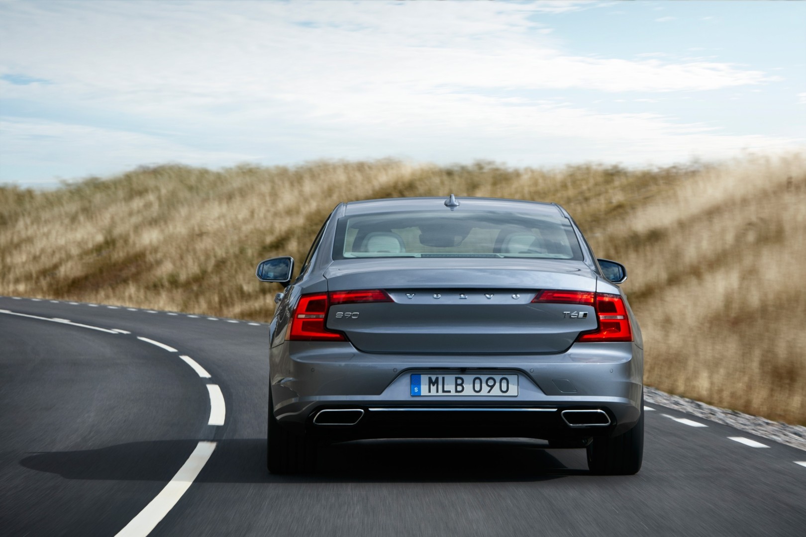 Volvo S90 photo 16