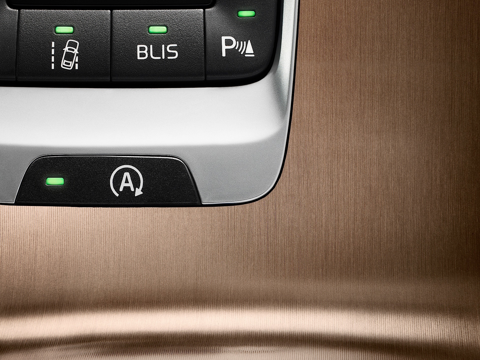 Volvo V40 Cross Country photo 43