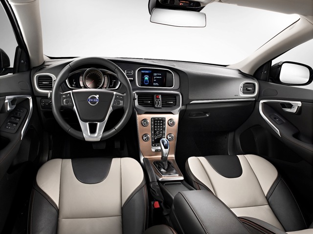 Volvo V40 Cross Country photo 49