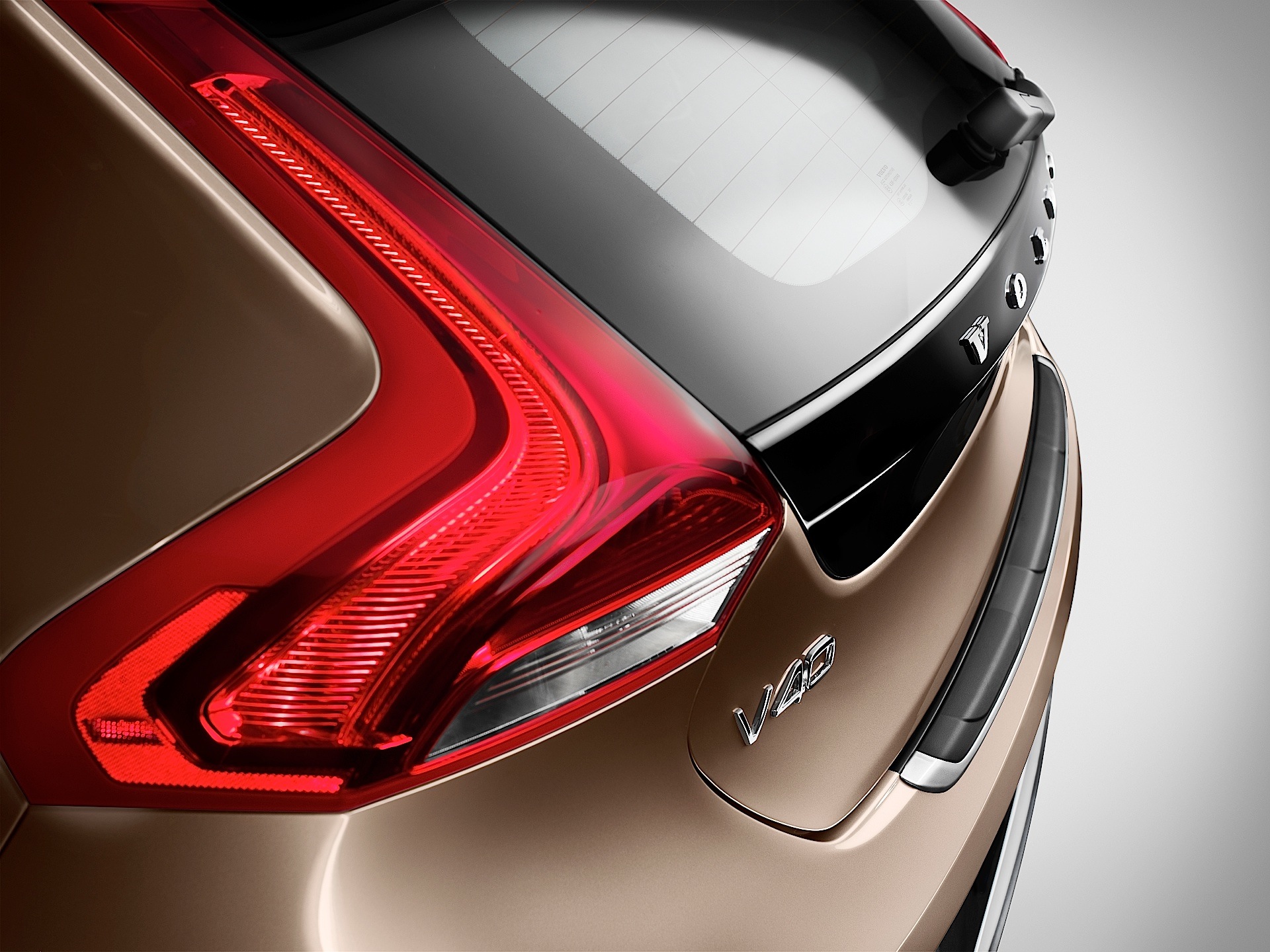 Volvo V40 Cross Country photo 2