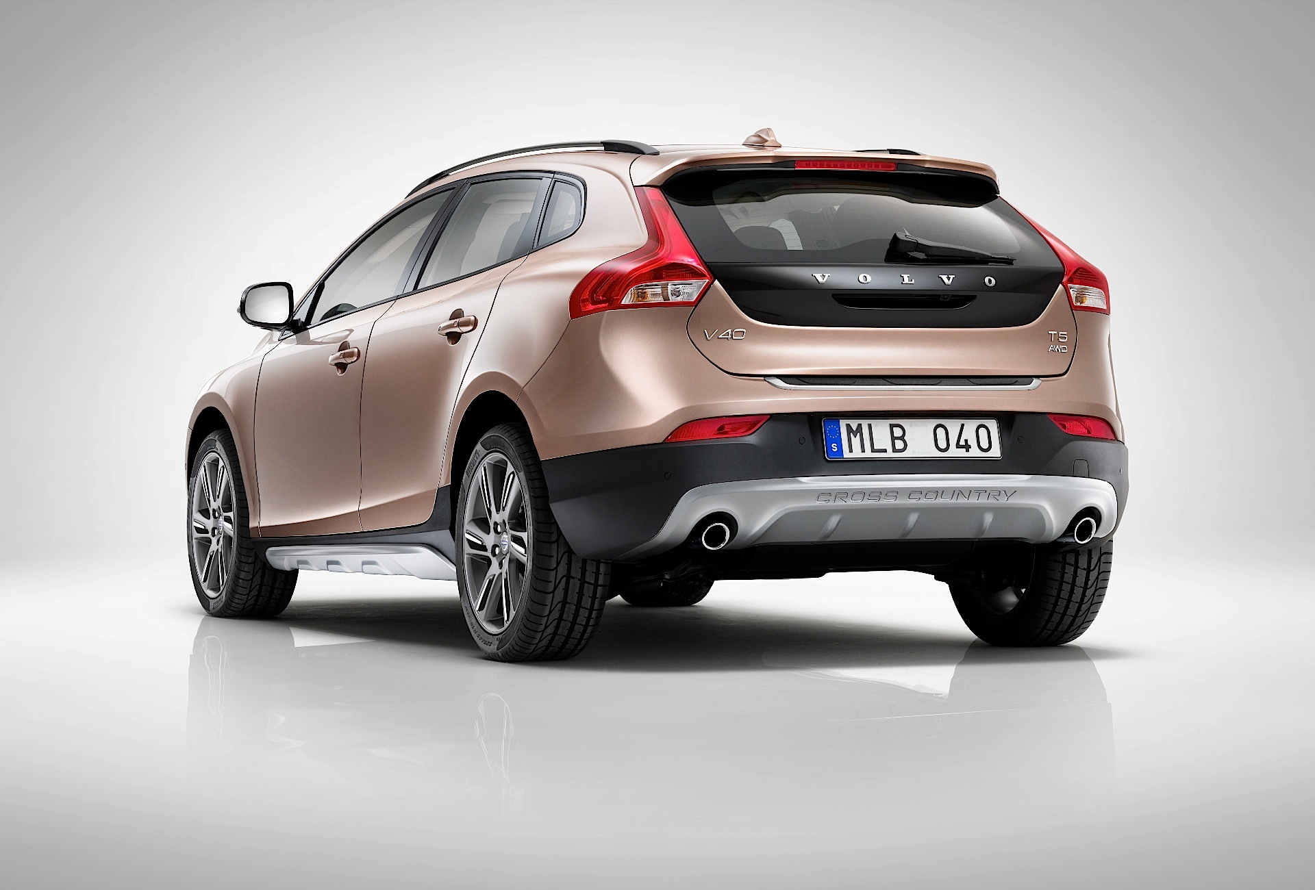 Volvo V40 Cross Country photo 11