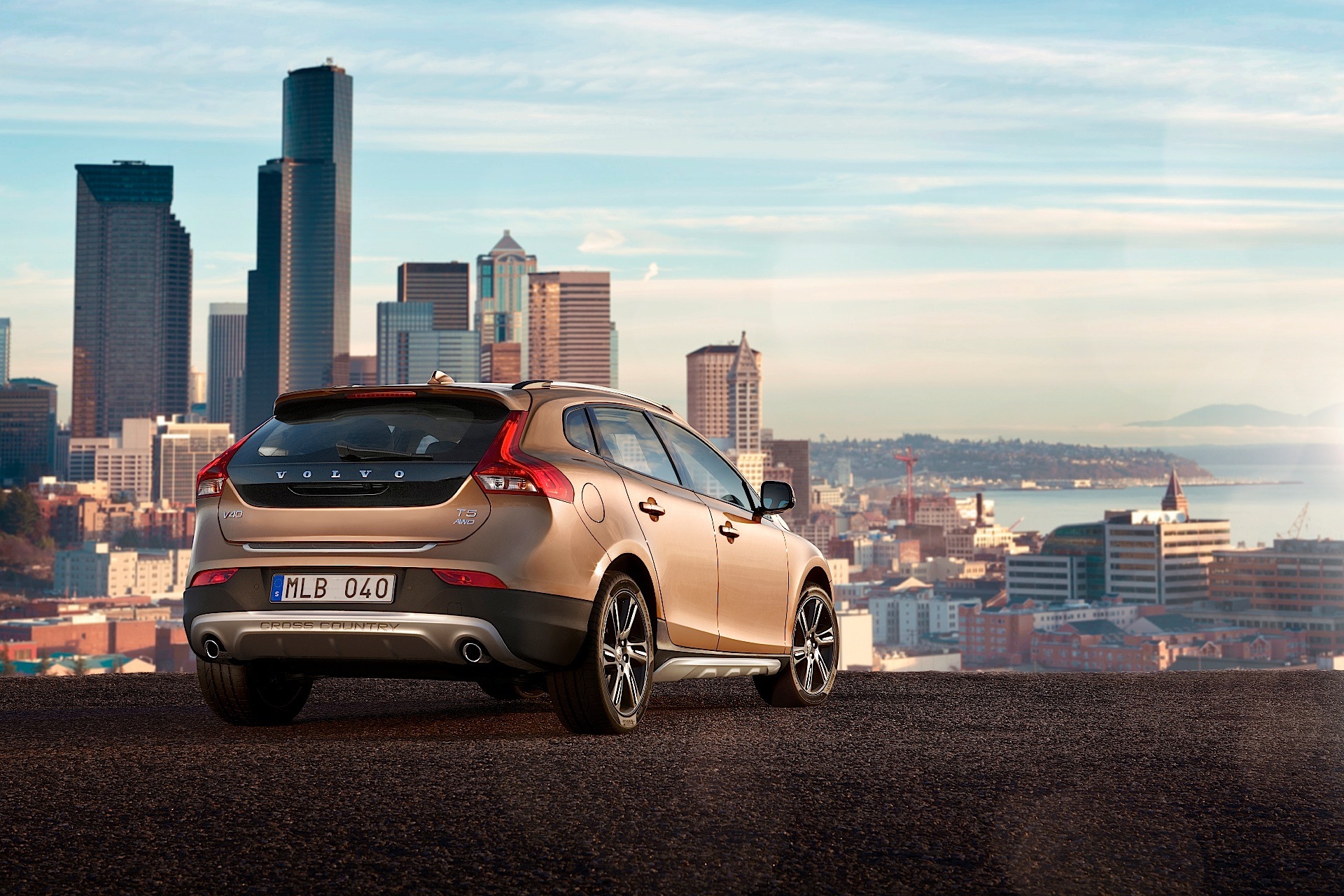 Volvo V40 Cross Country photo 13