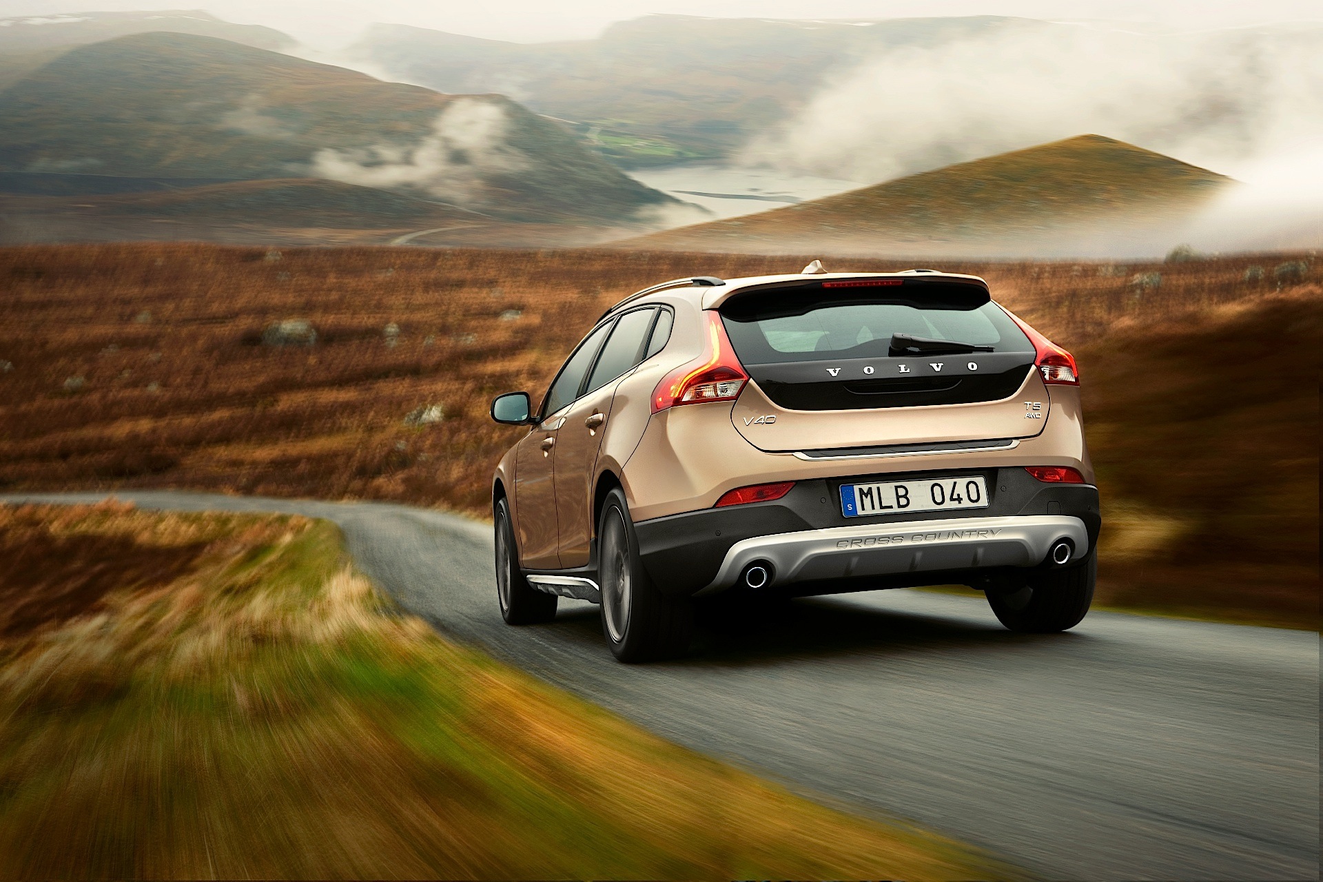 Volvo V40 Cross Country photo 19
