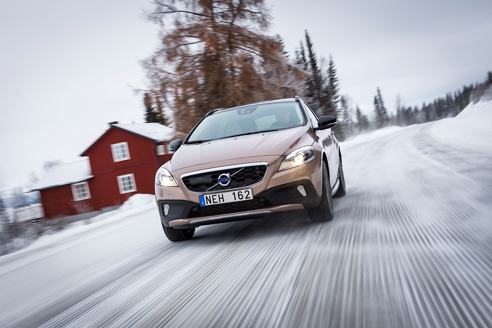 Volvo V40 Cross Country photo 25