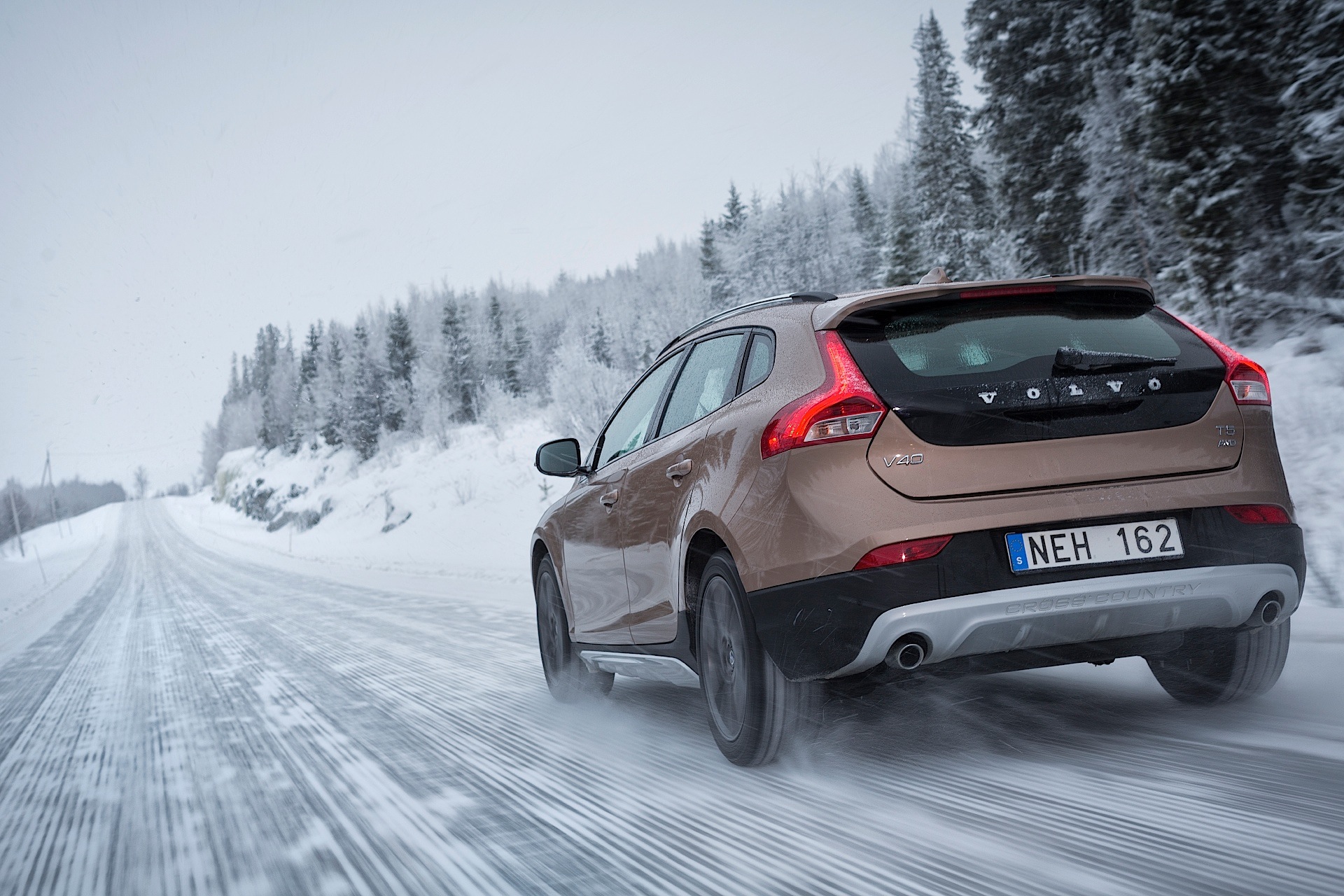 Volvo V40 Cross Country photo 28