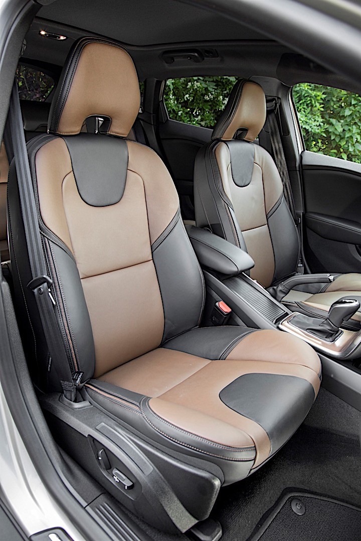 Volvo V40 Cross Country photo 40