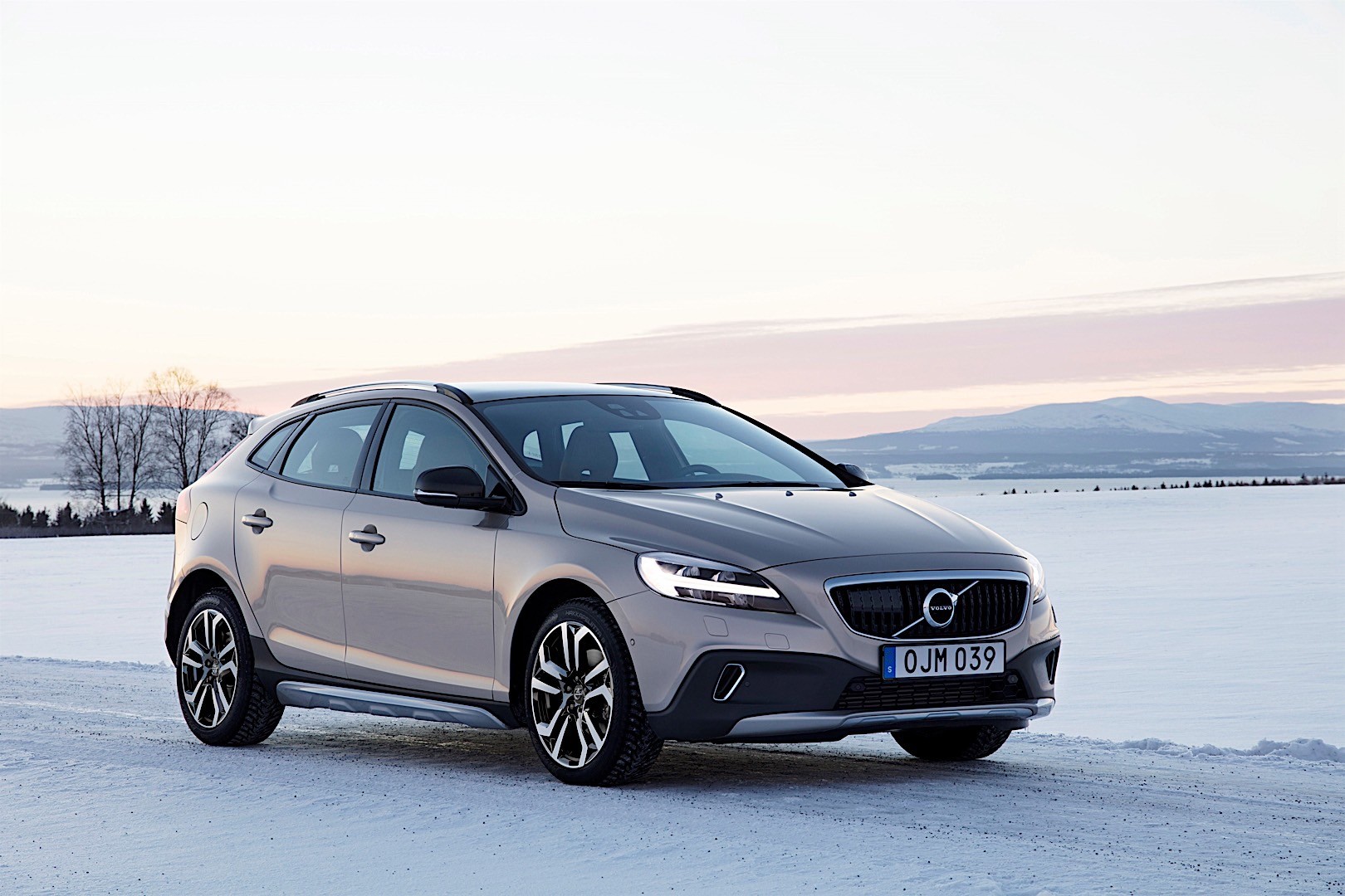 Volvo V40 Cross Country photo 5