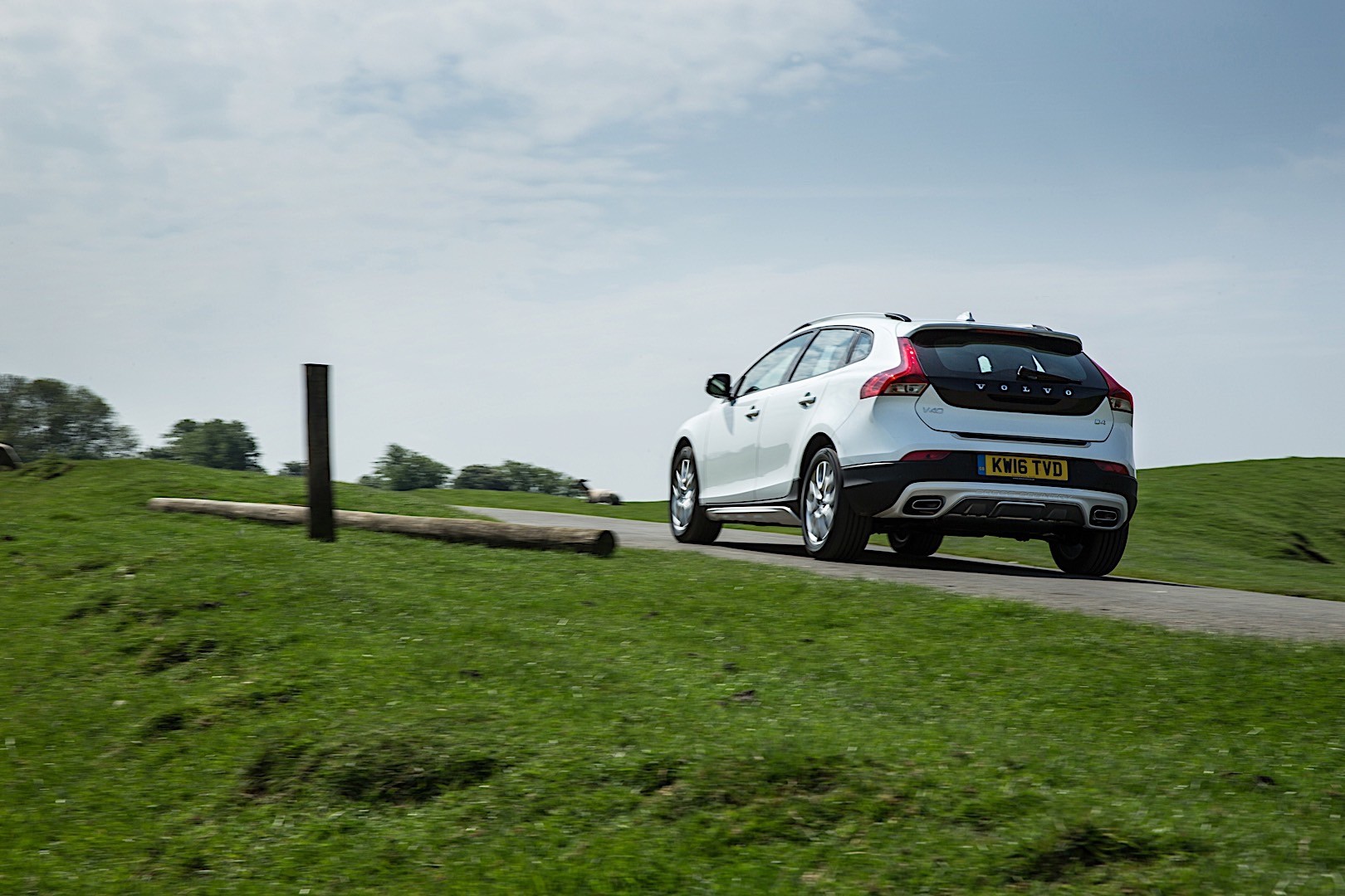 Volvo V40 Cross Country photo 8