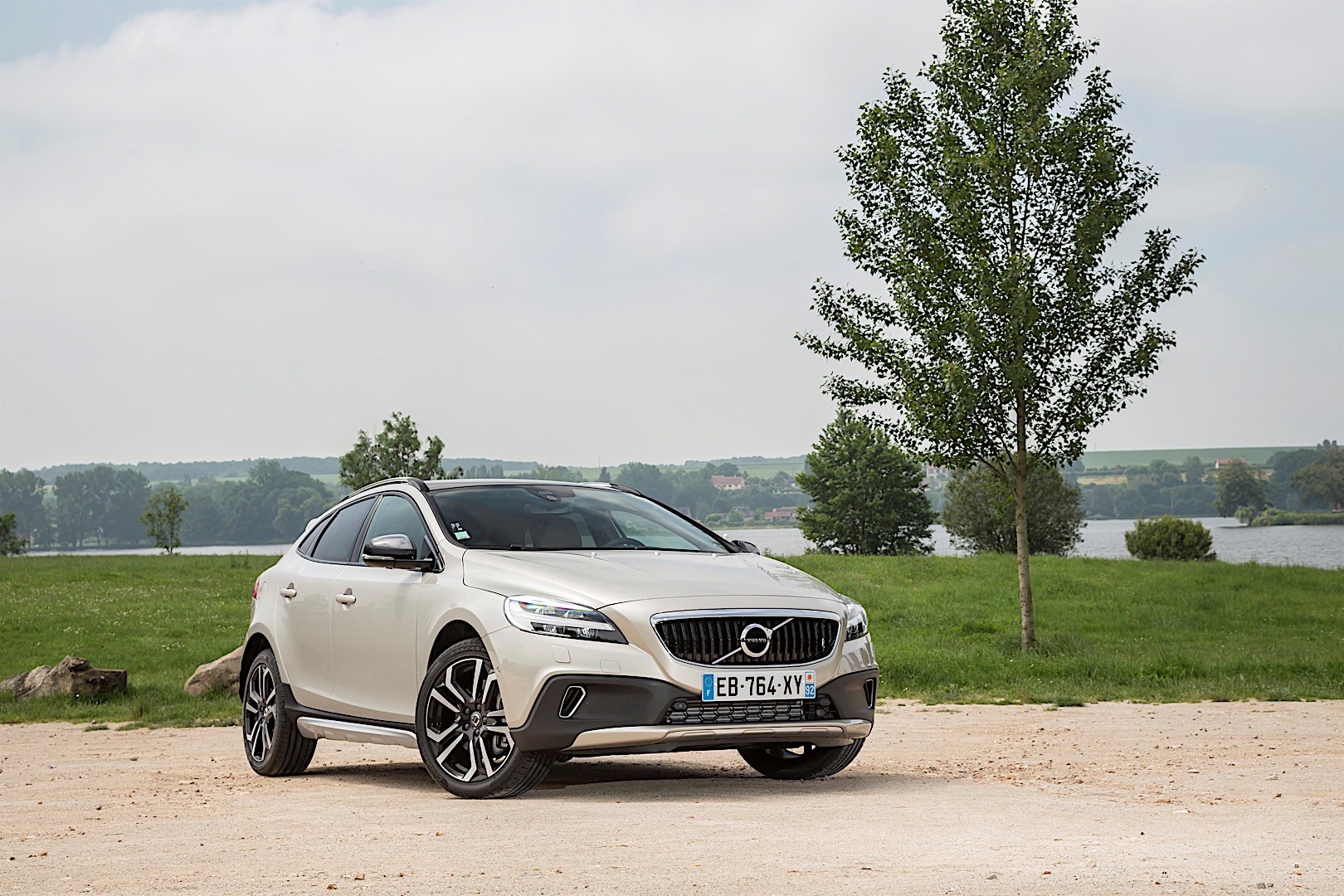 Volvo V40 Cross Country photo 10