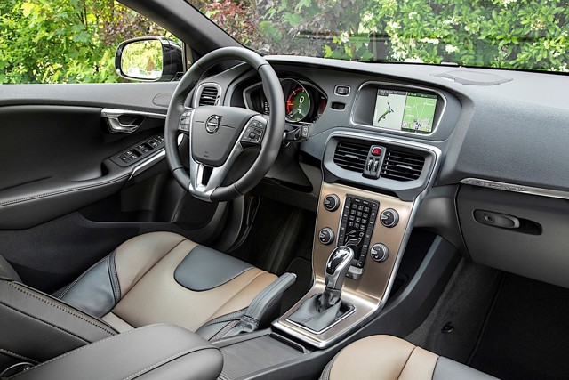 Volvo V40 Cross Country photo 41