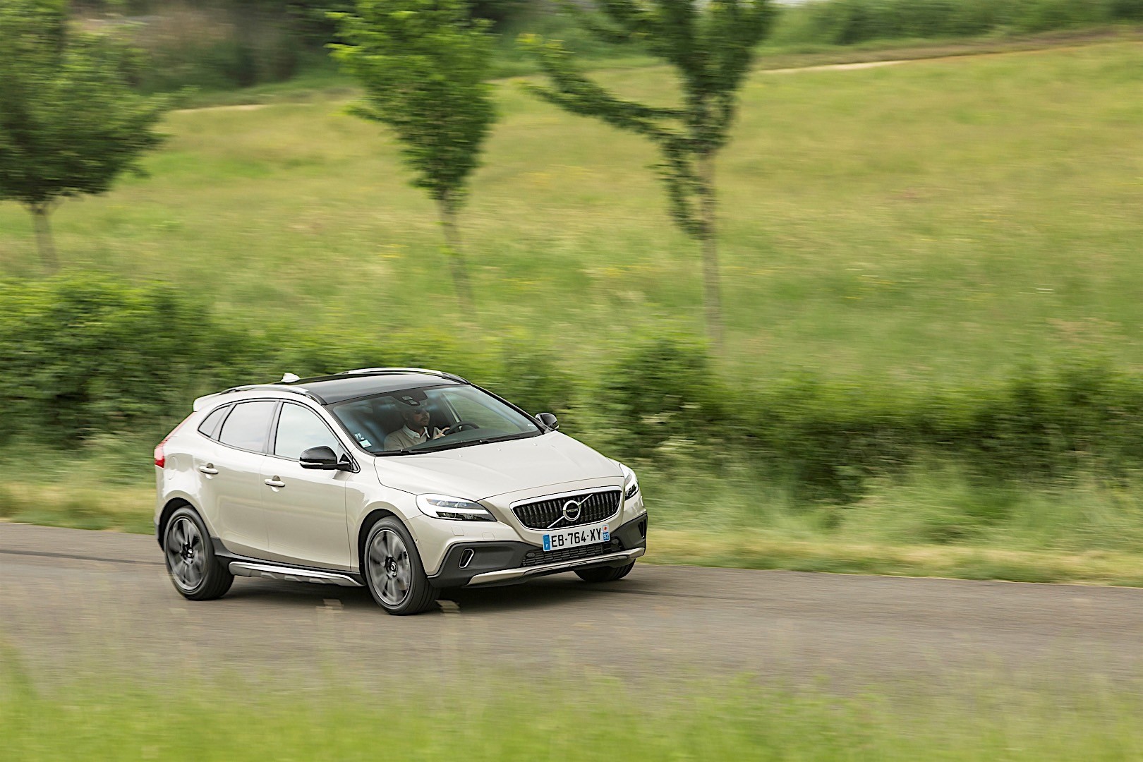 Volvo V40 Cross Country photo 11