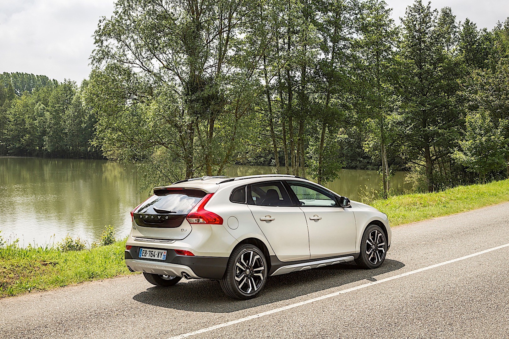 Volvo V40 Cross Country photo 12