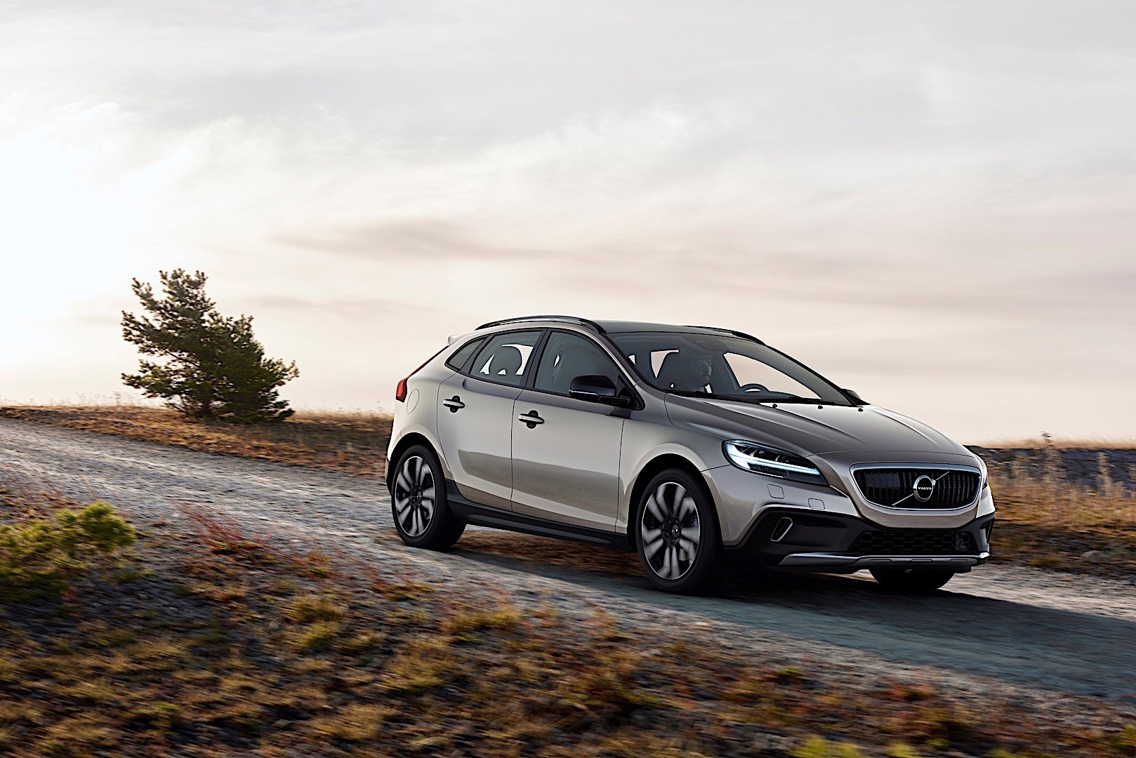 Volvo V40 Cross Country photo 13