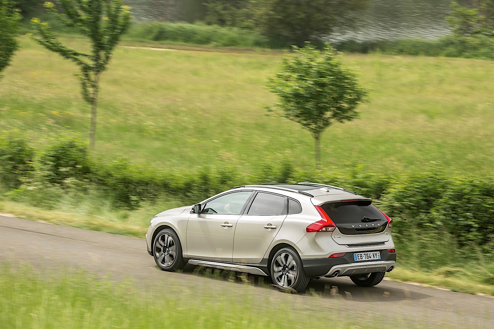 Volvo V40 Cross Country photo 17