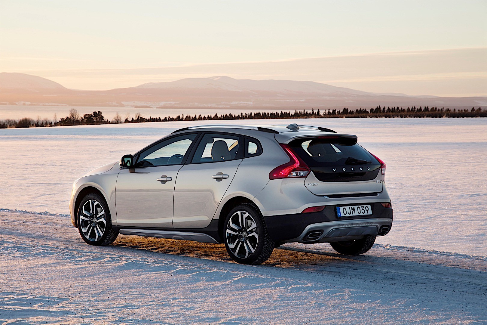 Volvo V40 Cross Country photo 19