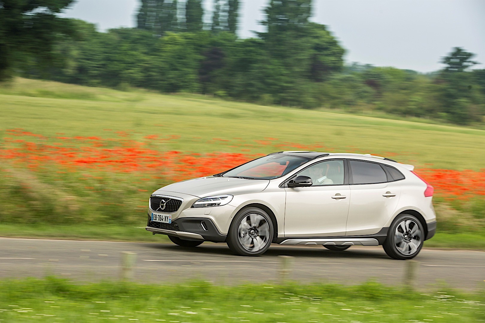 Volvo V40 Cross Country photo 25