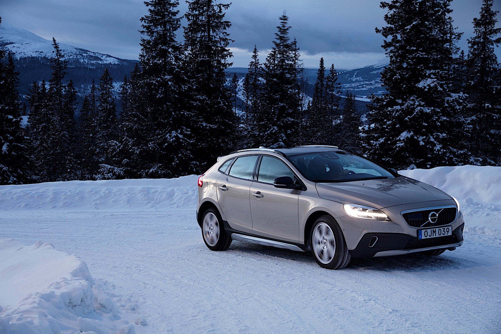 Volvo V40 Cross Country photo 31
