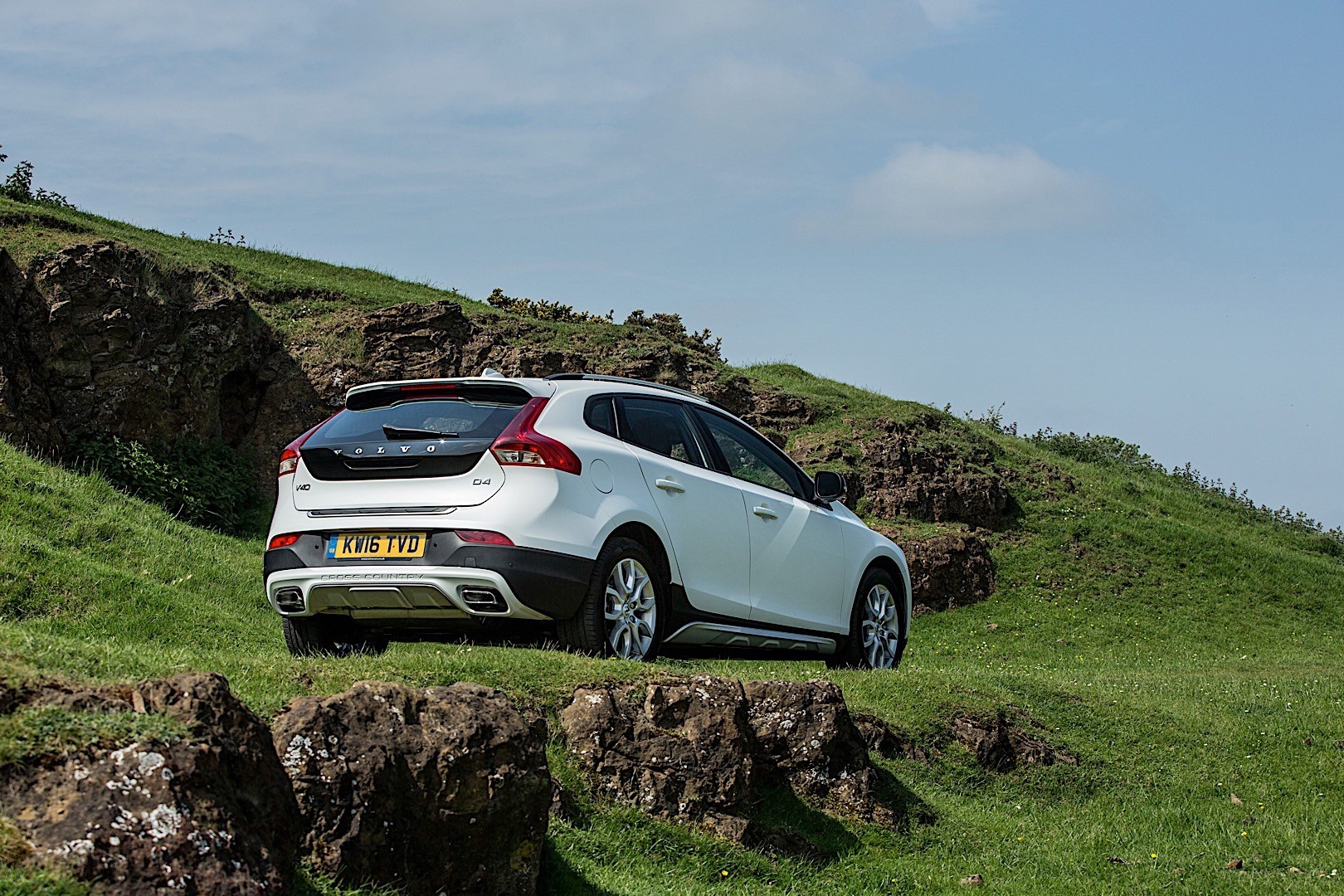 Volvo V40 Cross Country photo 32
