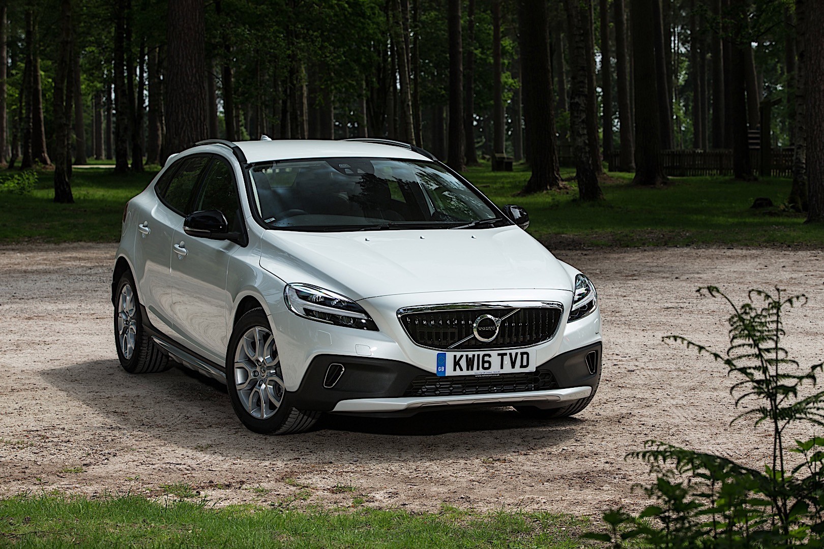 Volvo V40 Cross Country photo 33