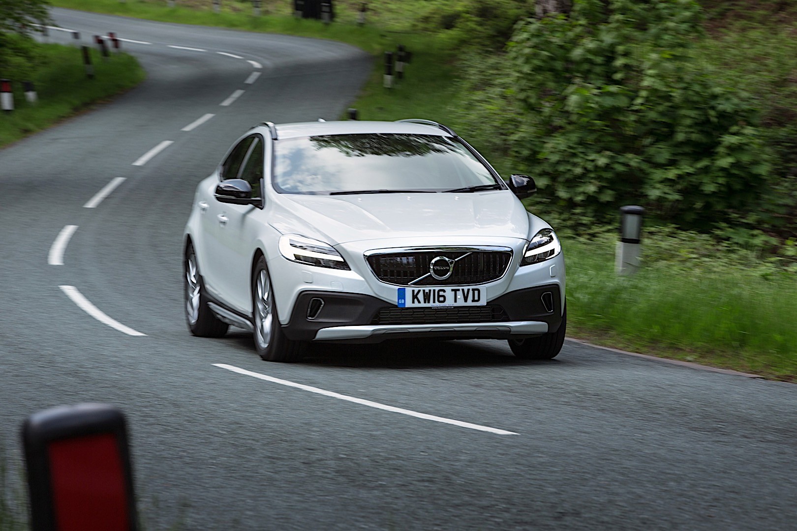 Volvo V40 Cross Country photo 34