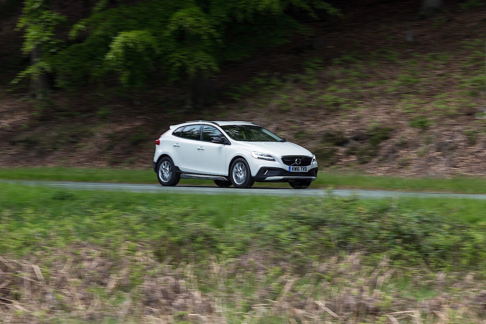 Volvo V40 Cross Country photo 35